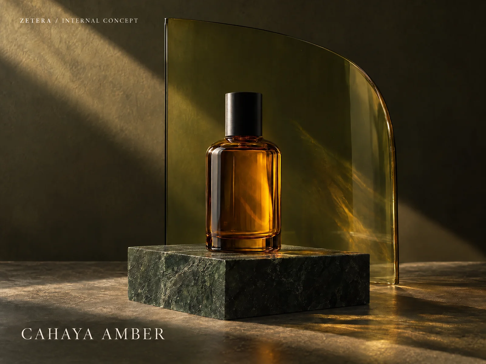 Botol kaca amber tanpa merek di atas batu hijau gelap, dengan panel kaca melengkung dan cahaya hangat; berlabel konsep internal Zetera.